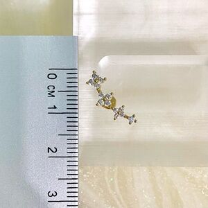 Gold and zircon Floral cartridge Stud Earring